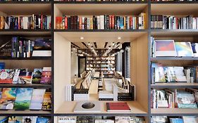 Lamp Light Books Hotel Nagoya